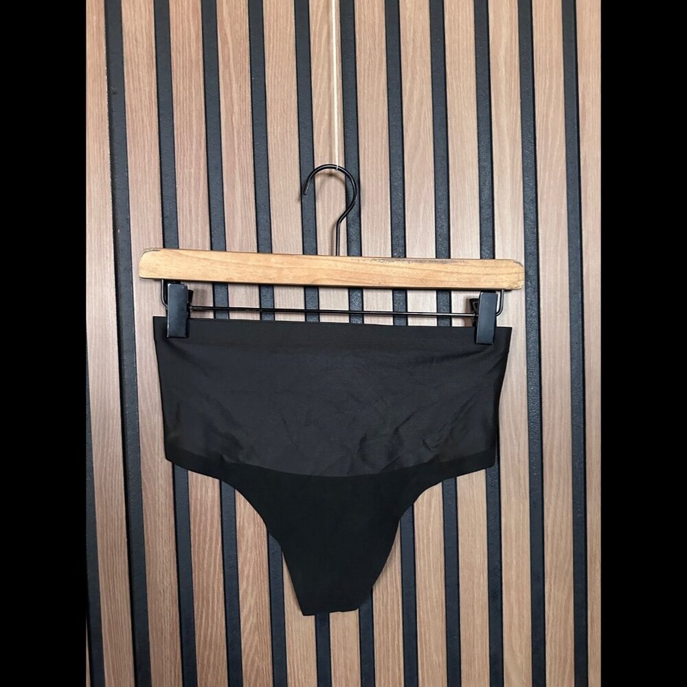 New Victoria's Secret Undies Medium Black Body High Rise Thong/String
